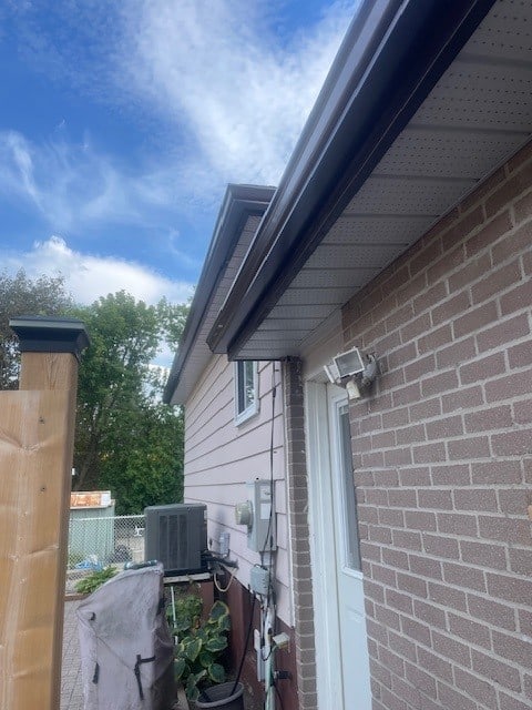 Seamless Eavestrough | Weaver Exterior Remodeling Barrie Ontario